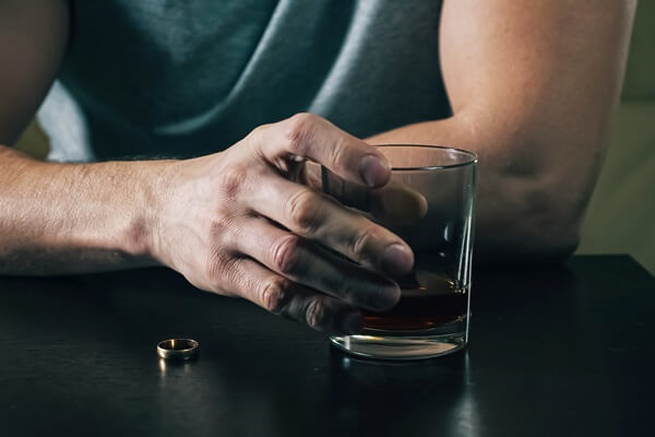 Ciąg alkoholowy – jak przerwać cug alkoholowy